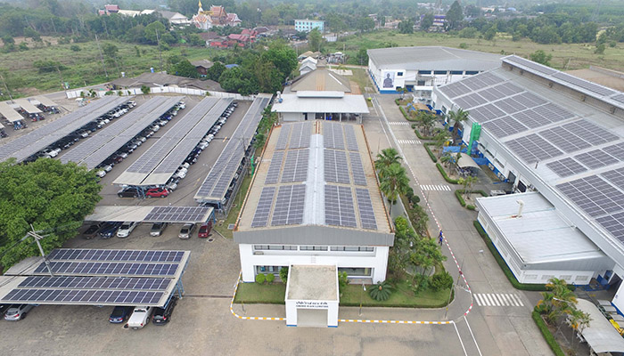 The GROHE plant in Klaeng, Thailand, is the most sustainable plant in Southeast Asia thanks to its DGNB silver certificate: Solar panels are installed on the building’s entire roof, reducing carbon emissions by almost 2,000 tonnes per year