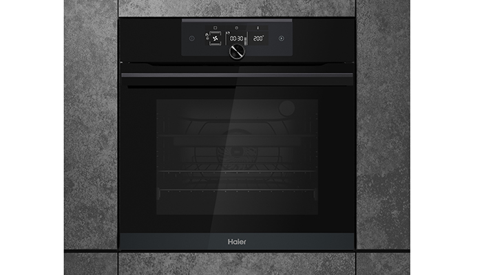 Haier’s HWO60SM6F8BH I-Turn Series 6 built-in connected oven can be controlled by the company’s hOn app