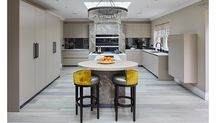 The sand doors from Sheraton’s German luxury kitchen range pair beautifully with the bronze mirror splashback, with a discreet mirrored plinth adding depth to a soft and subtle scheme