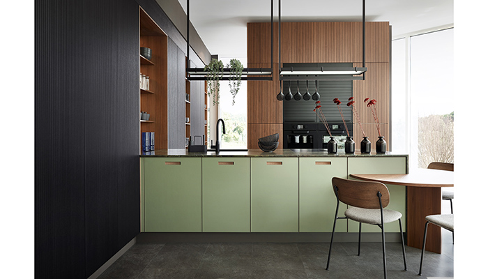 Sachsenküchen’s new high quality Leona furniture range is crafted from linoleum – a purely a natural product made from renewable raw materials such as linseed oil, sawdust, limestone powder and natural colour pigments. The door front consists of 81% naturally renewable materials and is manufactured using 58.4% electricity from renewable energy
