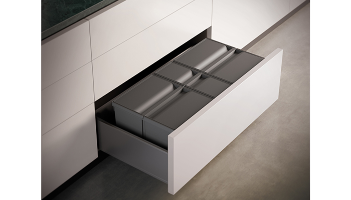 PWS’s Gollinucci Sistema 9XL recycling unit is designed for 1,000mm-wide drawers, has 2 20-litre compartments and 2 9-litre compartments providing a total of 58 litres of waste and recycling capacity, and with lids for each bin drawer unpleasant smells aren’t a problem