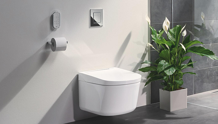 Offering 2 separate, adjustable self-cleaning spray heads, including a Lady Spray, Grohe’s Sensia Pro features oscillating and massage spray options and a warm air dryer function. It comes with a remote control and also features a nightlight
