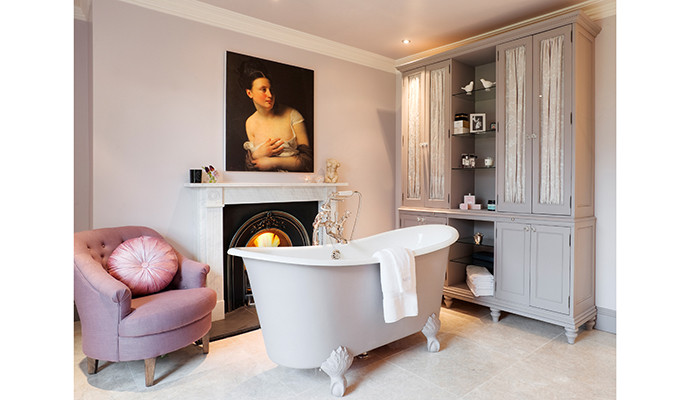 10 beautiful boudoir bathrooms that act as luxurious private retreats