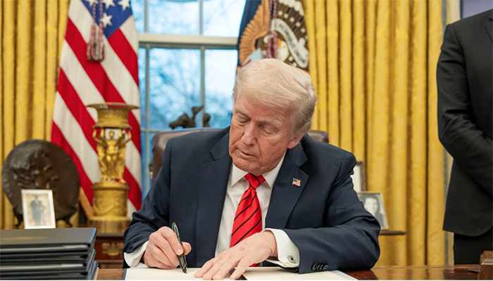 Trump signs order to 'make America's showers great again'