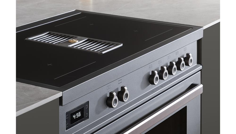 Those seeking a high-end Matt Black finish should consider Bertazzoni’s new colour – Carbonio. This extra dark, perfectly Matt Black is not only beautiful, but durable, stain and fade resistant. Shown here is the Bertazzoni Professional Series 90cm Air-Tec range cooker, which features a 103L electric oven, induction cooktop and extractor