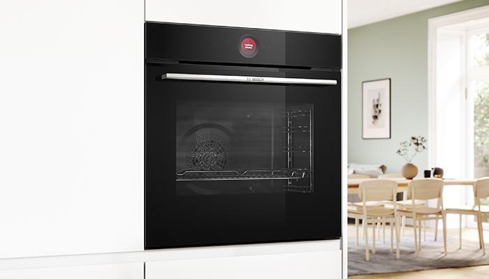 The Bosch Series 8 built-in pyrolytic oven comes equipped with Air Fry cooking using the innovative Digital Control Ring and 6.8-inch TFT display to give a complete overview and full control over the oven's functions