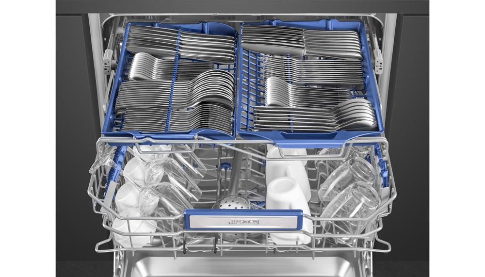 The Smeg A rated 60cm DI324AQLL dishwasher uses 26% less energy compared to an average C-rated model, resulting in noticeable yearly savings on energy bills. At the end of the Eco Mode cycle, the Dry Assist+ function, automatically opens the door to allow dishes to dry naturally